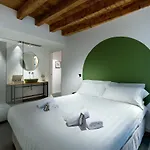 Sg9 Apartment