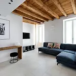 Sg9 Apartment